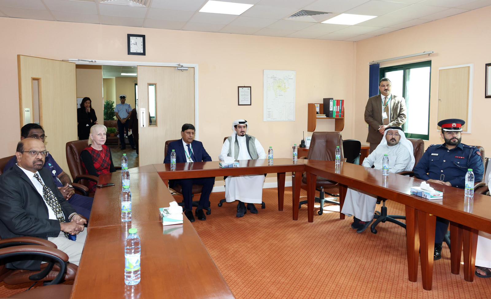 محافظ العاصمة يزور مستشفى الإرسالية الأمريكية لبحث تعزيز التعاون في المبادرات المجتمعية للتوعية الصحية<